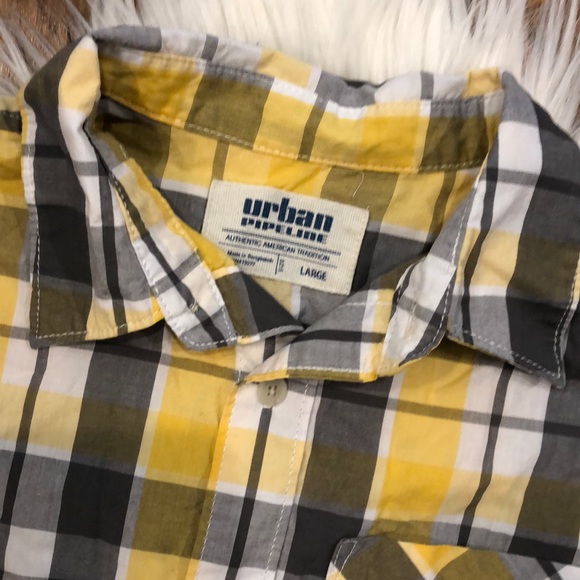 Short sleeve button down - Picture 3 of 3